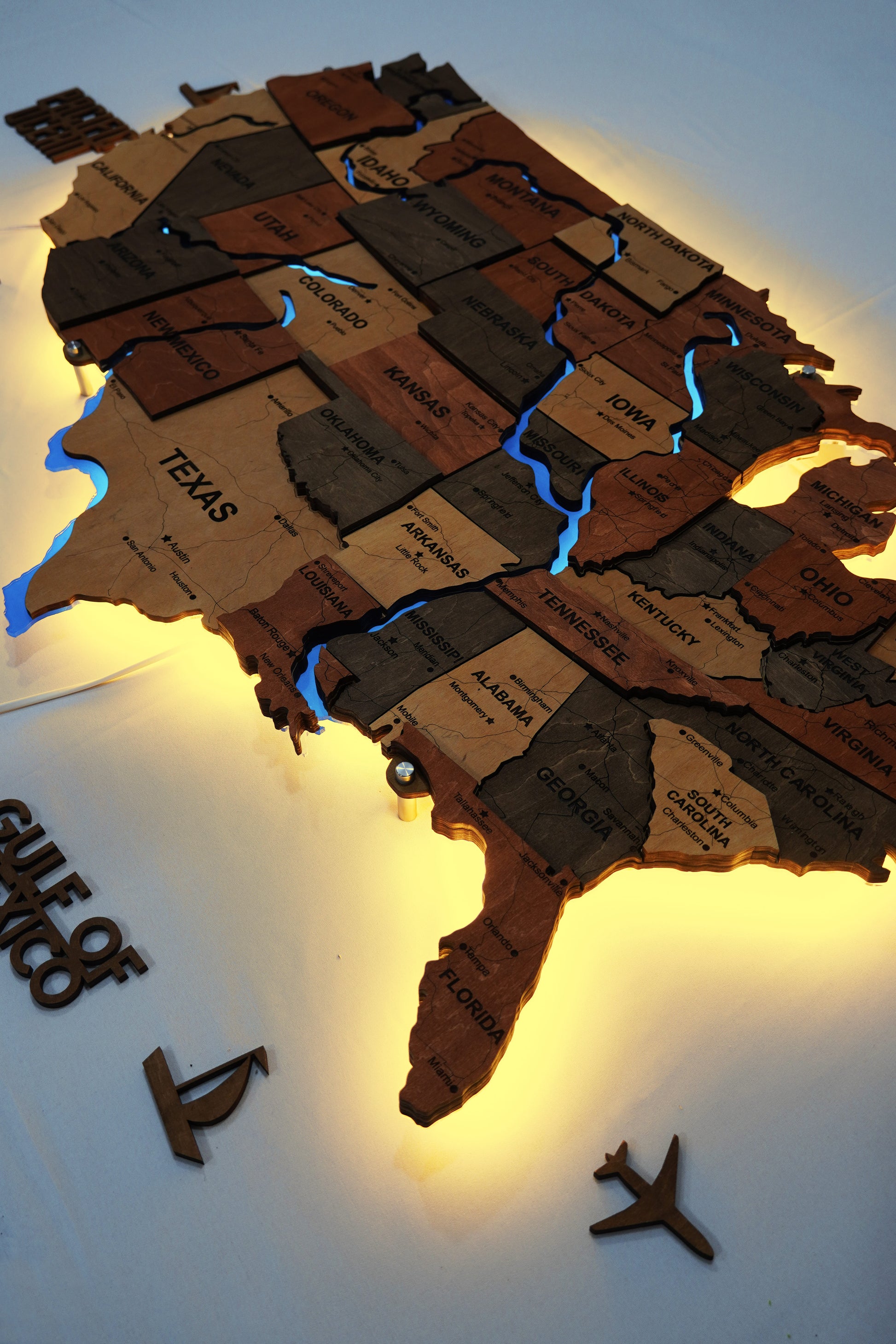 Wooden USA Map With LED – With Rivers, color Warm