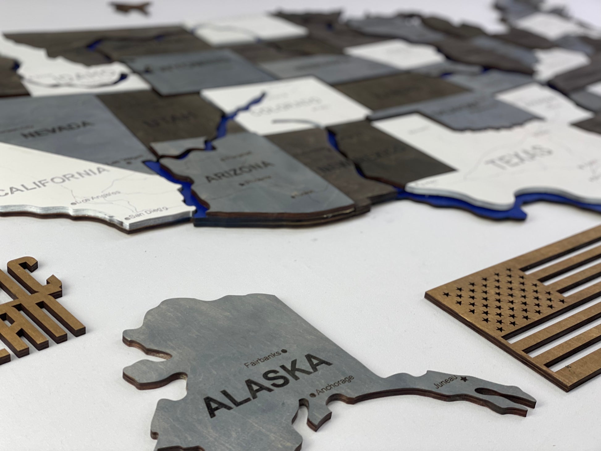 Wooden USA Map  – With Rivers, color Loft