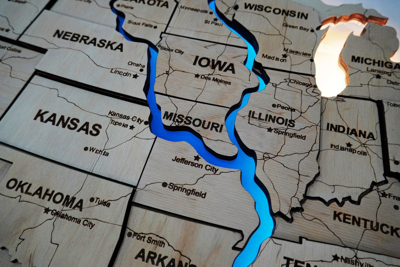 Wooden USA Map With LED – With Rivers, color Natural