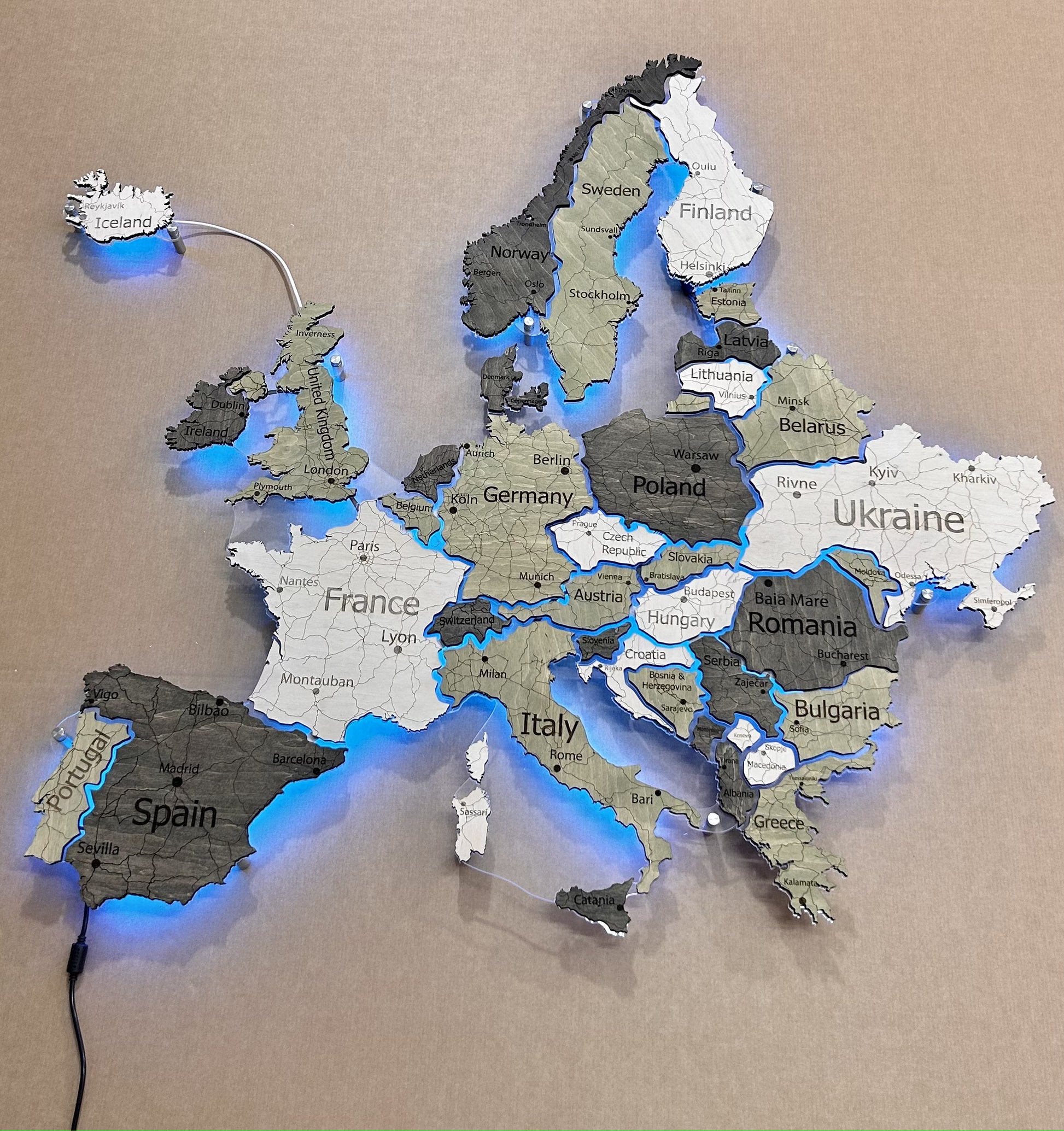 Europe LED RGB map on acrylic glass with backlighting between countries color Verde