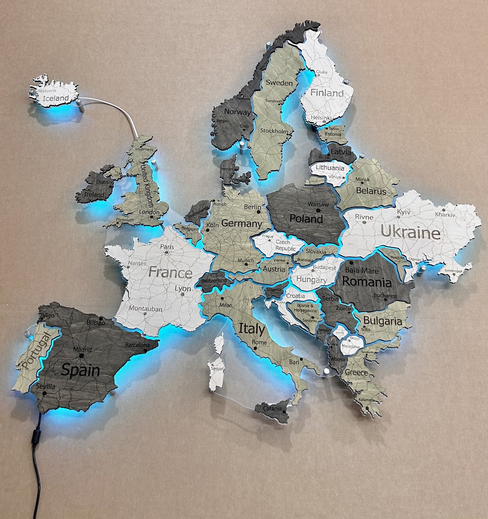 Europe LED RGB map on acrylic glass with backlighting between countries color Verde