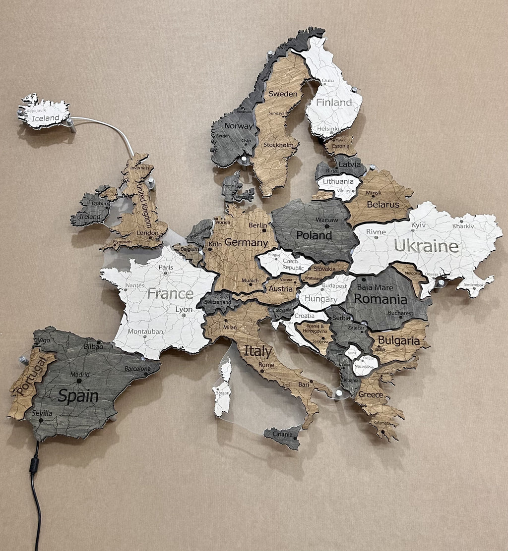 Europe LED map on acrylic glass with backlighting between countries color Wander