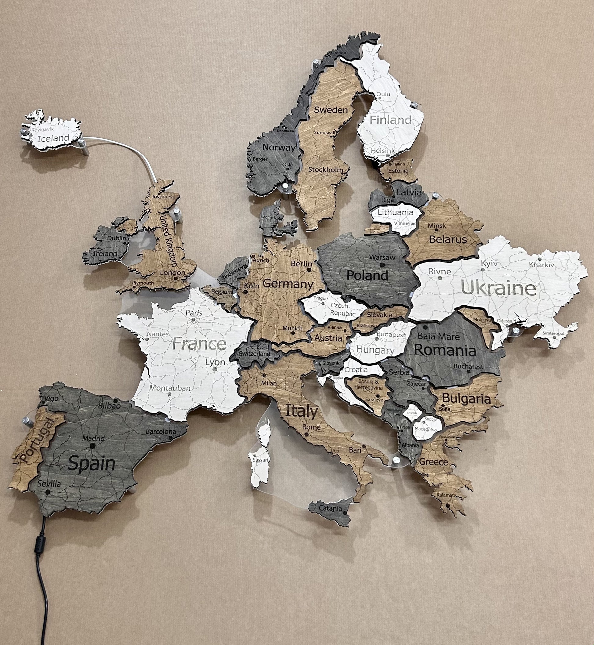 Europe LED map on acrylic glass with backlighting between countries color Wander