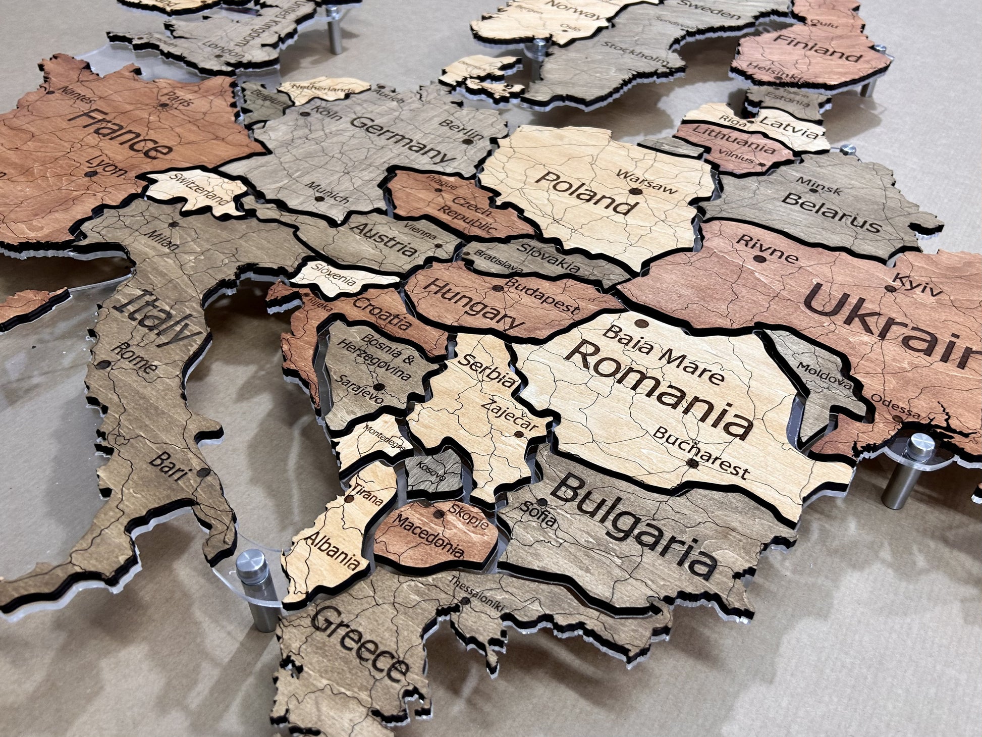 Europe LED map on acrylic glass with backlighting between countries color Warm