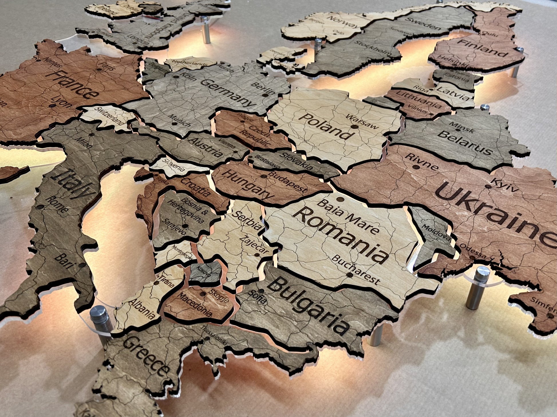 Europe LED map on acrylic glass with backlighting between countries color Warm